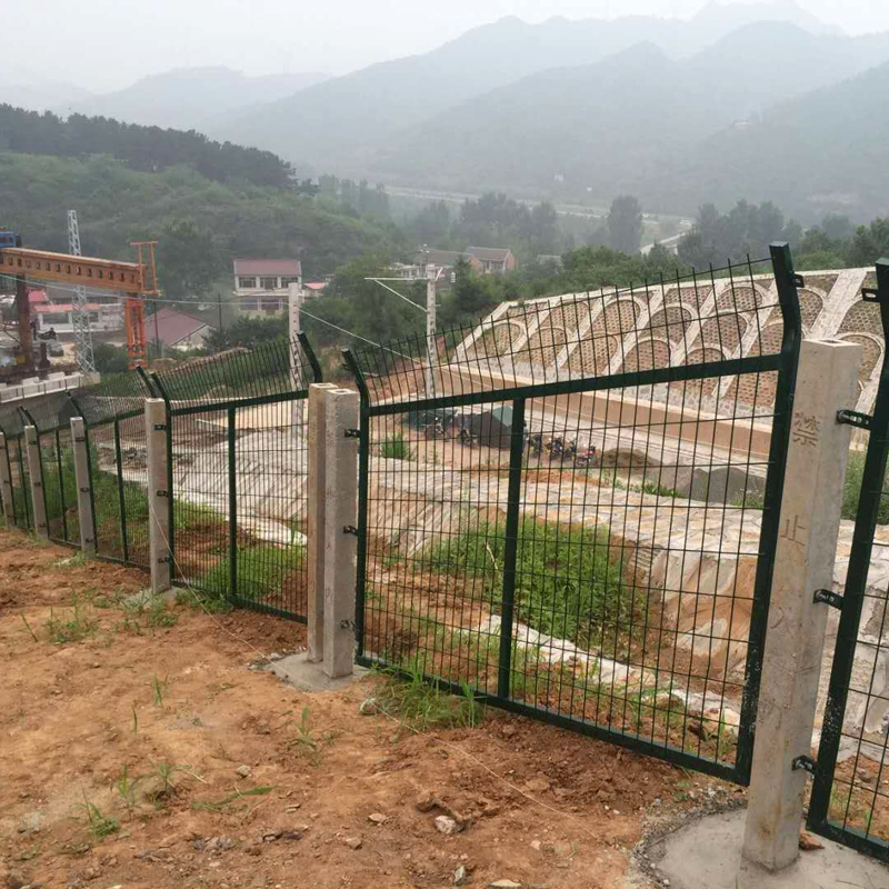 鐵路兩側防護柵欄圖片2