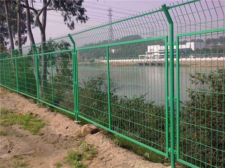 廣東水源地鐵絲圍欄網圖片3