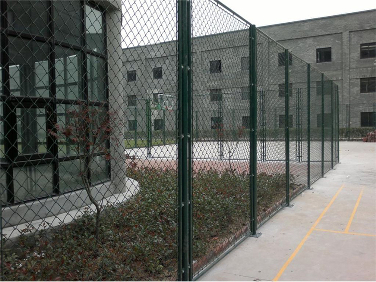 籃球場隔離柵欄
