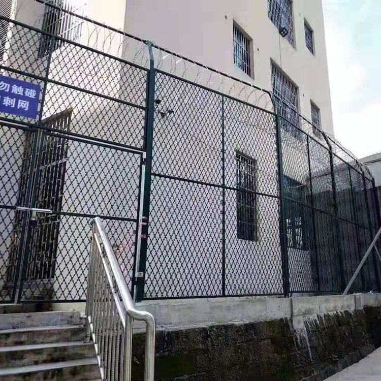 福建刀片焊接鐵絲網圍欄
