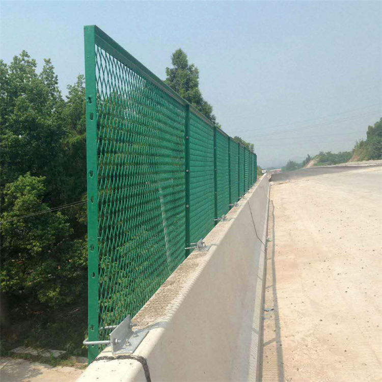 新疆鐵路橋上防落物網圖片2