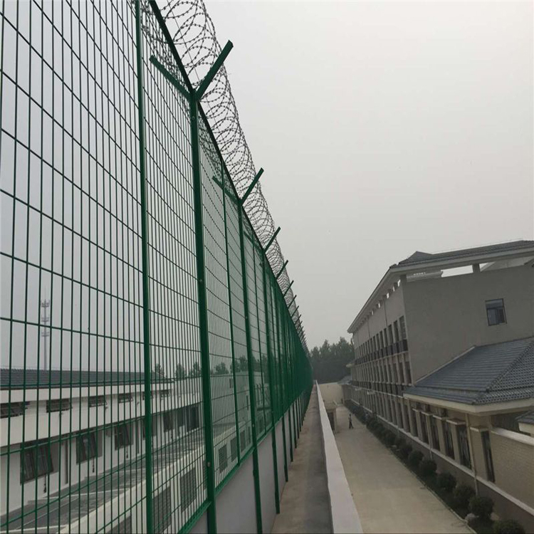監獄看守所隔離防護鋼網墻圖片2