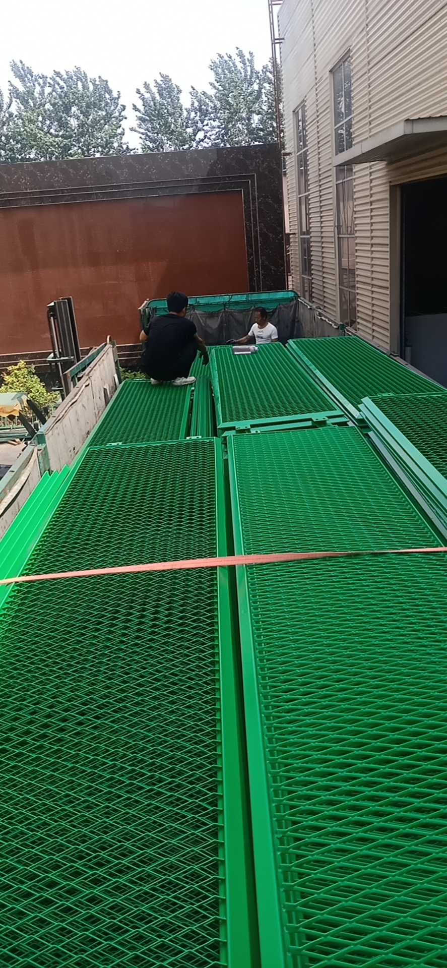 陜西高速公路防眩網保驗收圖片3