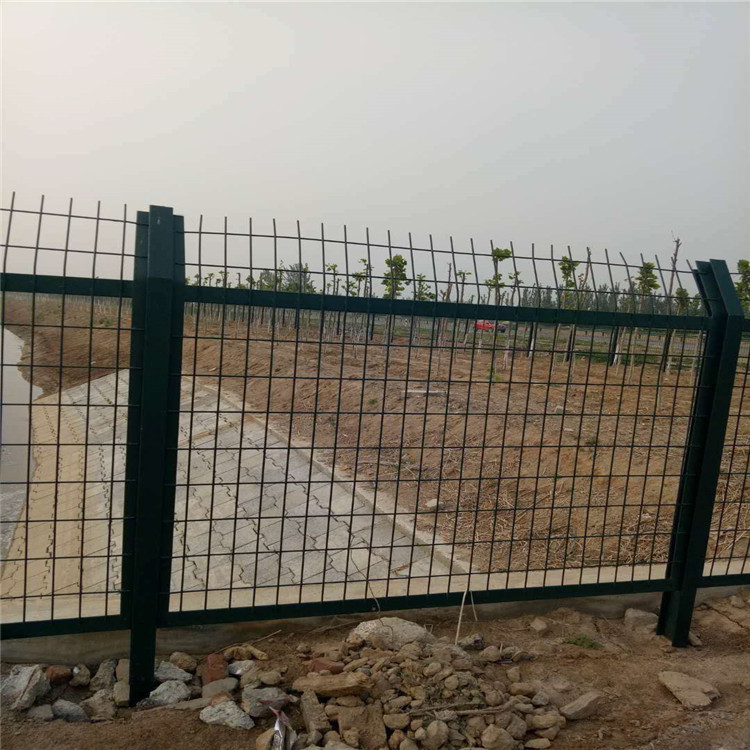 沿海河道湖泊金屬隔離網設施建設圖片2