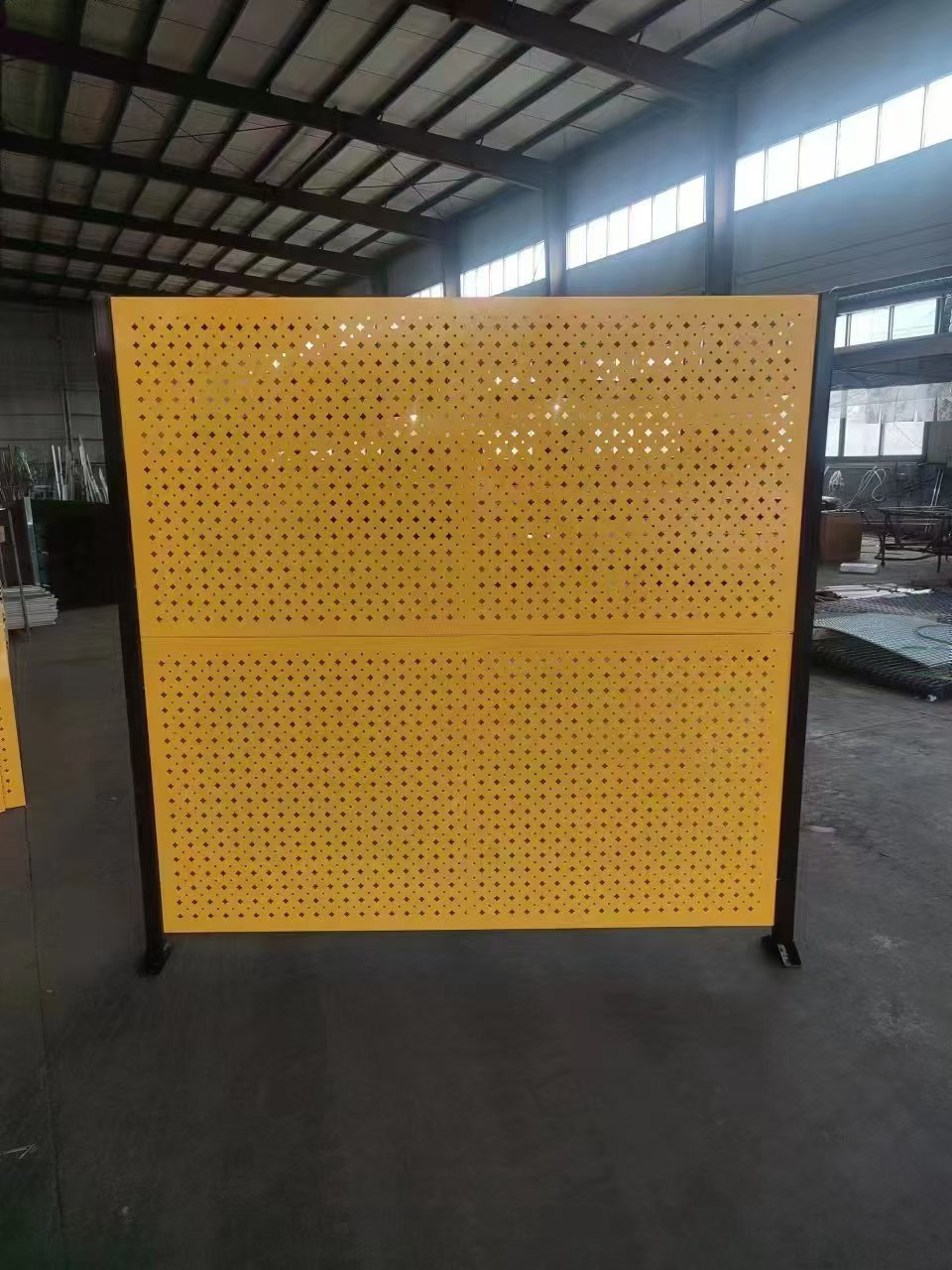 新疆機器人小孔隔離網圍欄圖片8