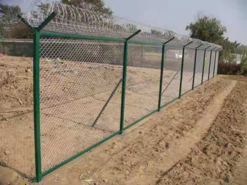 福建機場鋁包鋼勾花圍界網圖片2